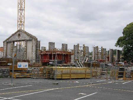 Halle_450.jpg